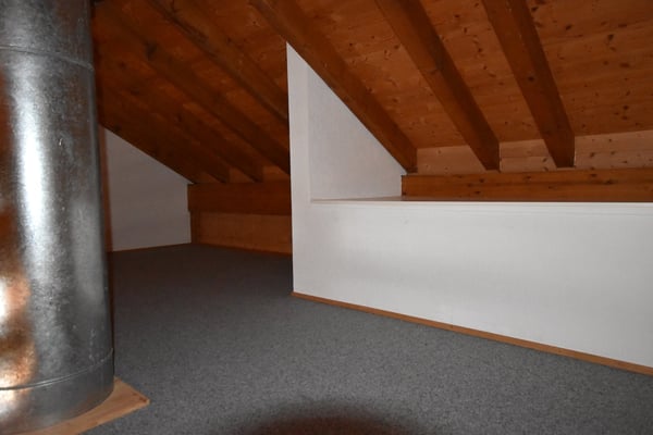 Charmante 4.5-Zimmer-Dachwohnung Heggidorn – Ruhige Lage mit herrlichem Ausblick 17