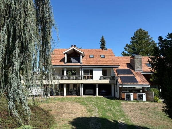 Charmante 4.5-Zimmer-Dachwohnung Heggidorn – Ruhige Lage mit herrlichem Ausblick 1