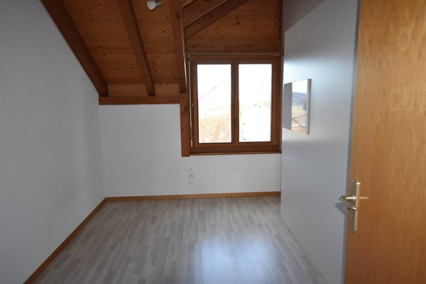 Charmante 4.5-Zimmer-Dachwohnung Heggidorn – Ruhige Lage mit herrlichem Ausblick 23