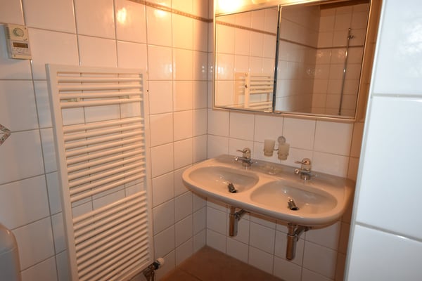 Charmante 4.5-Zimmer-Dachwohnung Heggidorn – Ruhige Lage mit herrlichem Ausblick 12
