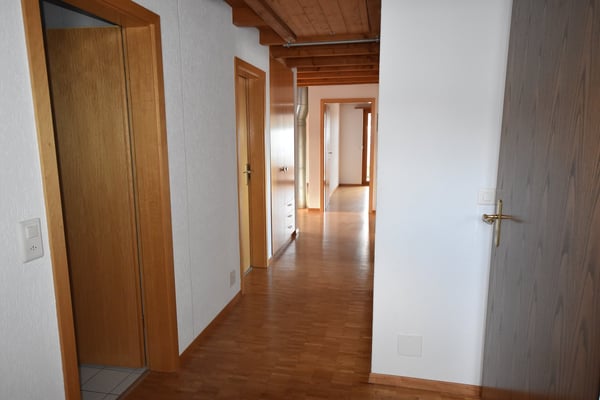 Charmante 4.5-Zimmer-Dachwohnung Heggidorn – Ruhige Lage mit herrlichem Ausblick 15