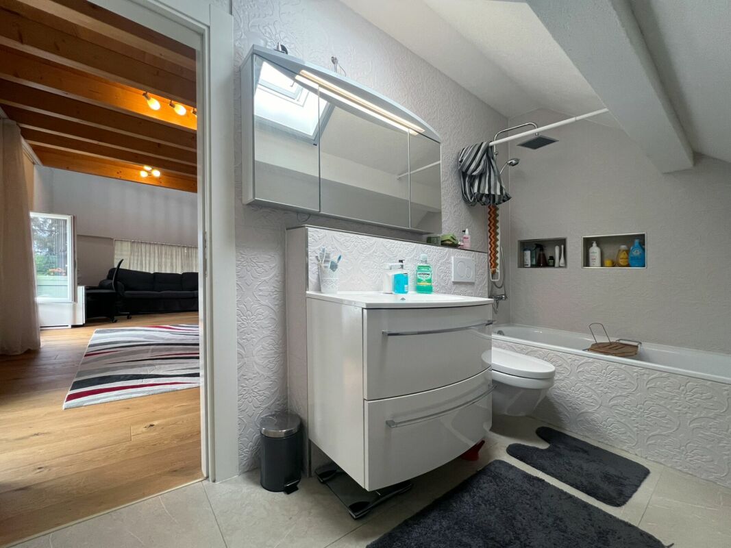 Bijou mit ausgebauter und fertiggestellter Wohnung