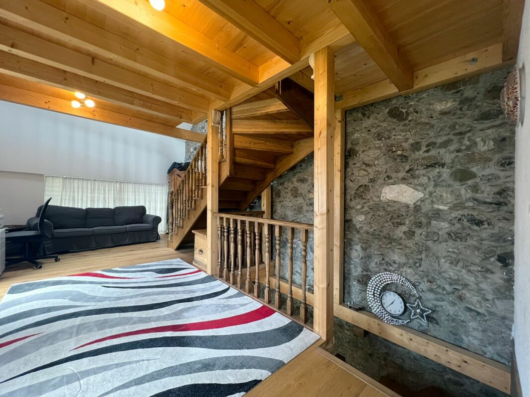 Bijou mit ausgebauter und fertiggestellter Wohnung
