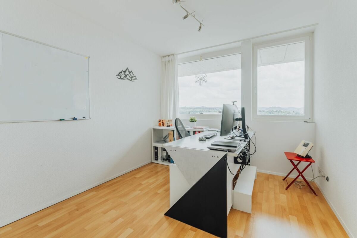 7.5 Zimmer-Haus an bester Lage mit herrlicher Weitsicht bis in die Alpen