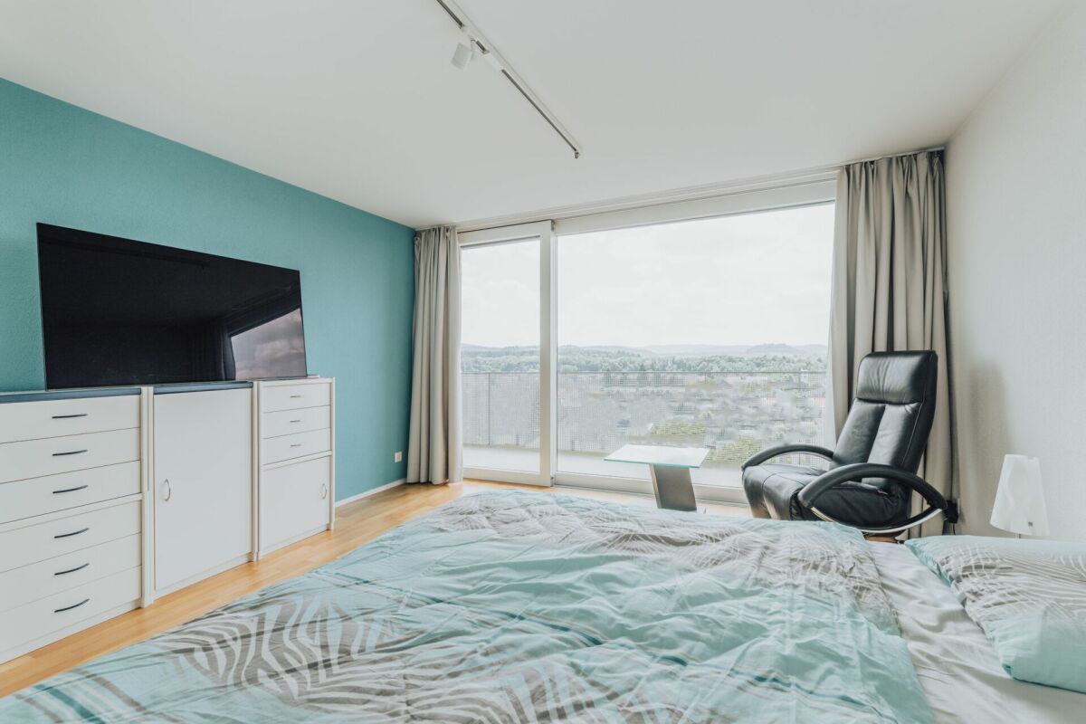 7.5 Zimmer-Haus an bester Lage mit herrlicher Weitsicht bis in die Alpen