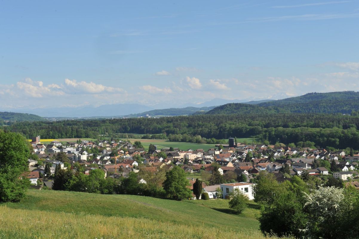 zu vermieten exklusive 4.5 Zi-Mietwohnung mit Blick auf Schloss Wildegg