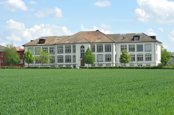 zu vermieten exklusive 4.5 Zi-Mietwohnung mit Blick auf Schloss Wildegg 5