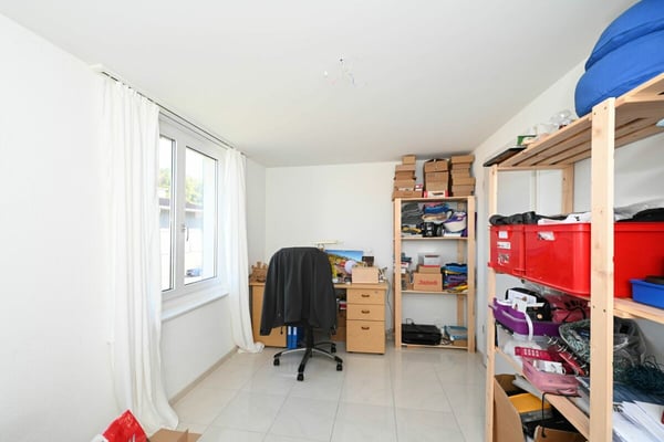 zu vermieten 4 Zi-Wohnung mit Essküche OG 14