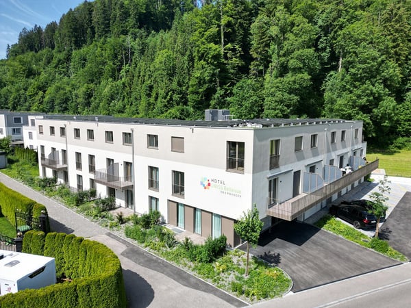 Grosszügige Einstellplätze 3