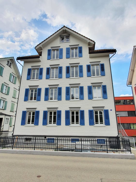 Ruhige 2.5-Zi. Dachwohnung 8