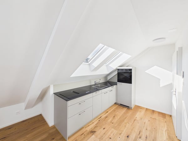 ERSTBEZUG - Totalsanierte 2.5-Zimmer Dachwohnung an ruhiger Lage 8