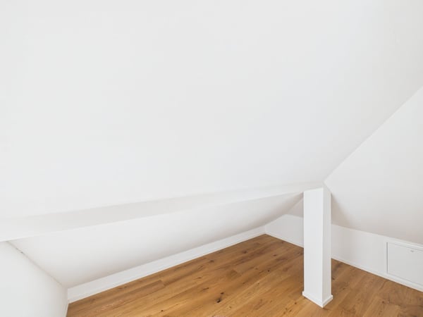 ERSTBEZUG - Totalsanierte 2.5-Zimmer Dachwohnung an ruhiger Lage 6