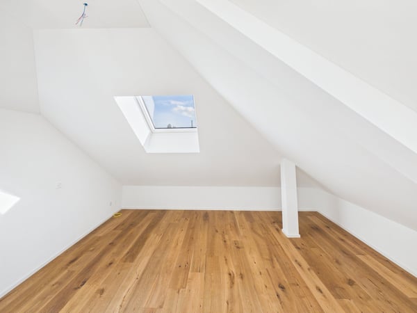 ERSTBEZUG - Totalsanierte 2.5-Zimmer Dachwohnung an ruhiger Lage 2