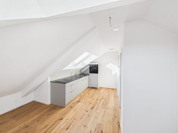 ERSTBEZUG - Totalsanierte 2.5-Zimmer Dachwohnung an ruhiger Lage 5