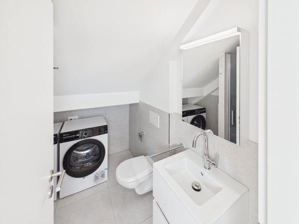 ERSTBEZUG - Totalsanierte 2.5-Zimmer Dachwohnung an ruhiger Lage 4