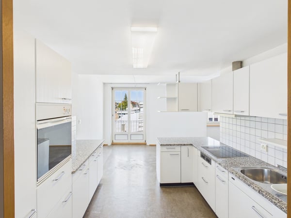 Charmante 4.5-Zimmer-Altbauwohnung mit Balkon im Herzen von St. Gallen 4