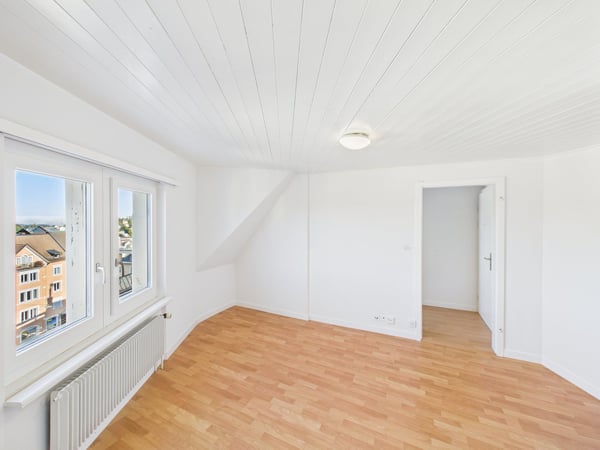 Charmante 2-Zimmer-Dachwohnung an der Teufener Strasse 2
