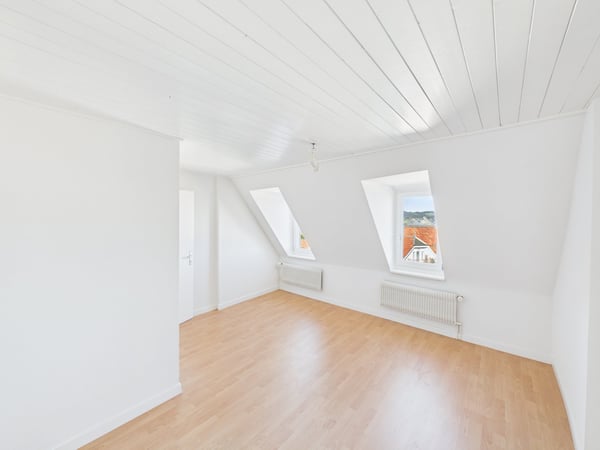 Charmante 2-Zimmer-Dachwohnung an der Teufener Strasse 9