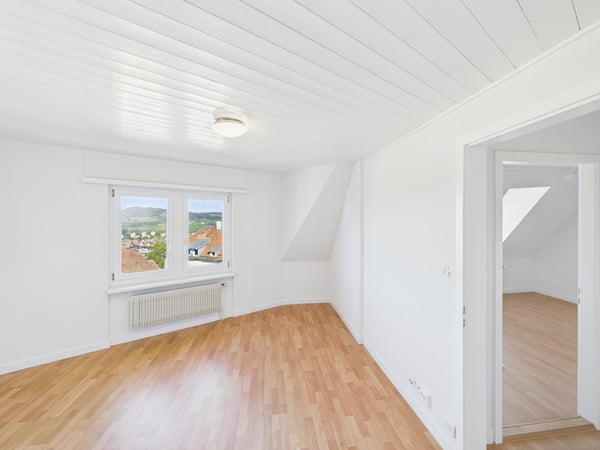 Charmante 2-Zimmer-Dachwohnung an der Teufener Strasse 5