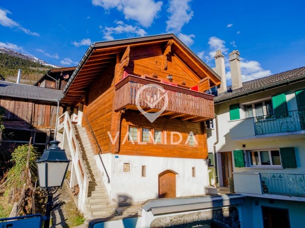 Exklusiv: Komplett renoviertes Haus mit zwei Wohnungen in der Gemeinde Varen 1