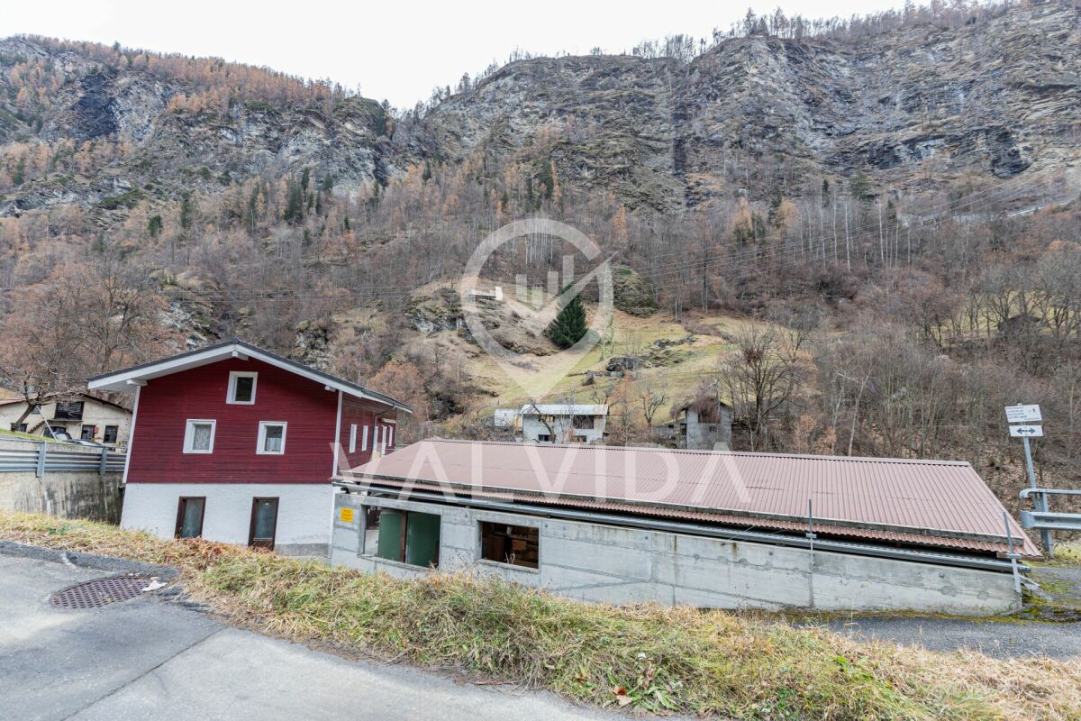 Proprietà commerciale polivalente - ex falegnameria a Kalpetran