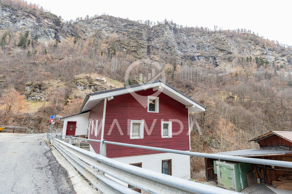 Immobile polivalente con potenziale di ampliamento in una zona tranquilla di Kalpetran