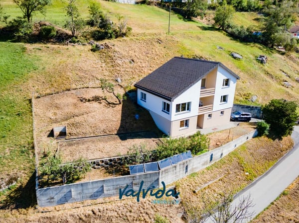 Sonnige Wohnlage mit spektakulärer Aussicht - Einfamilienhaus in Hohtenn 18