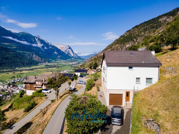 Sonnige Wohnlage mit spektakulärer Aussicht - Einfamilienhaus in Hohtenn 17