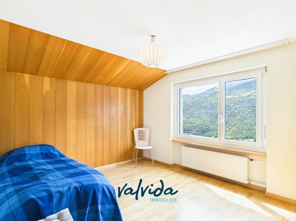 Sonnige Wohnlage mit spektakulärer Aussicht - Einfamilienhaus in Hohtenn 9
