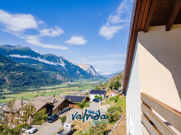 Sonnige Wohnlage mit spektakulärer Aussicht - Einfamilienhaus in Hohtenn 15