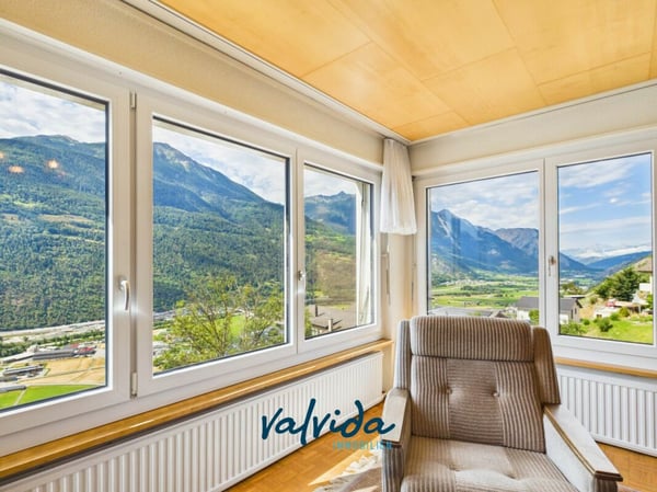 Sonnige Wohnlage mit spektakulärer Aussicht - Einfamilienhaus in Hohtenn 2