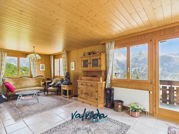 Charmantes, alleinstehendes Chalet mit viel Umschwung in Unterbäch 4