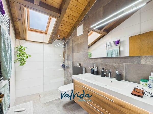 Dachwohnung im Herzen von Grächen 7