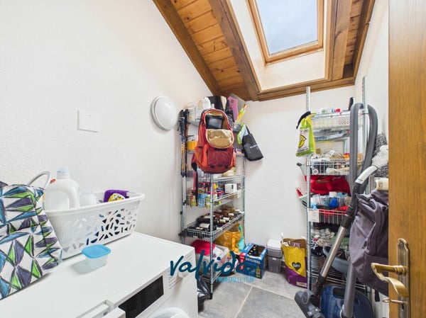 Dachwohnung im Herzen von Grächen 8