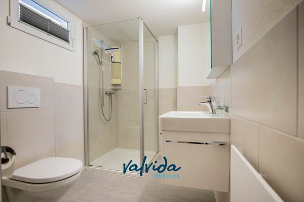 Moderne 2.5-Zimmerwohnung in Varen zu vermieten 3