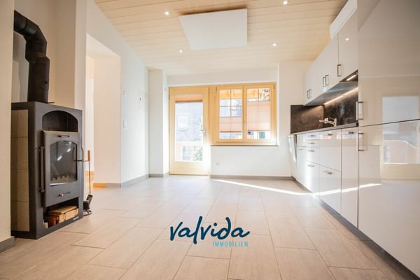 Moderne 2.5-Zimmerwohnung in Varen zu vermieten 1
