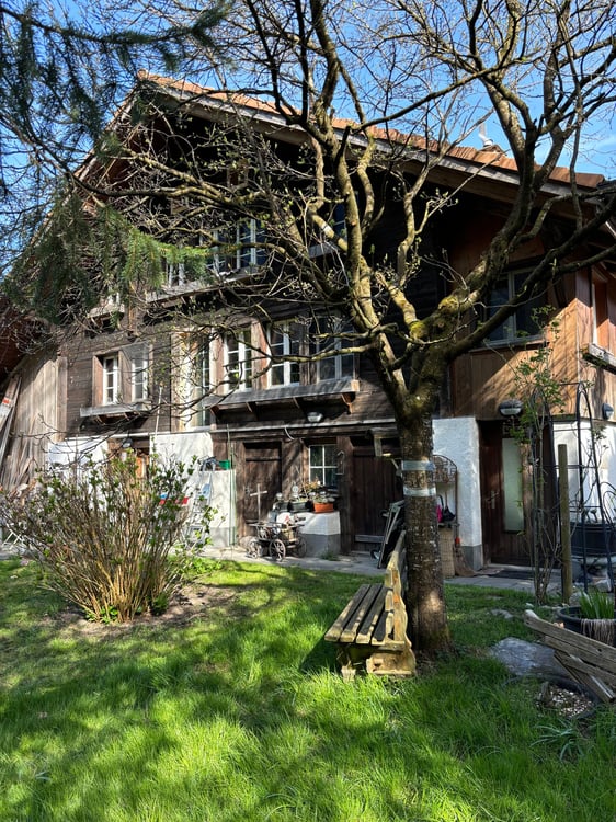 EINFAMILIENHAUS mit viel Umschwung. 2