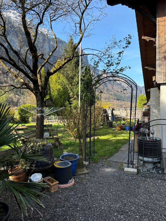 EINFAMILIENHAUS mit viel Umschwung. 4