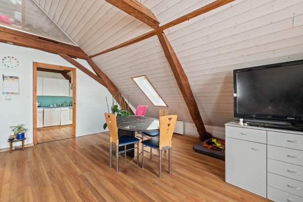Bauernhaus mit vier Wohnungen in der Weilerzone 8