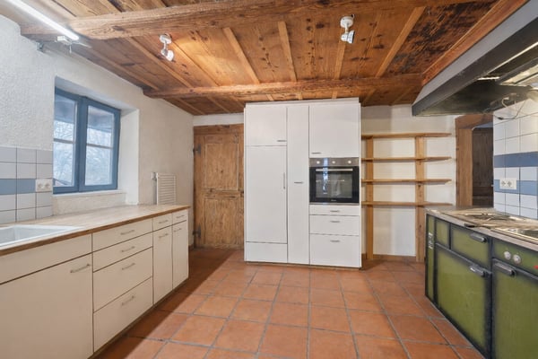 Bauernhaus mit vier Wohnungen in der Weilerzone 5