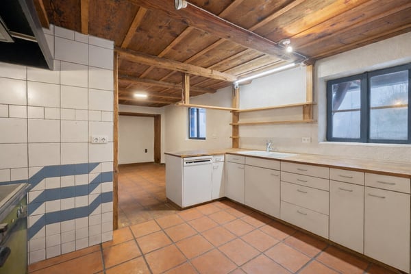 Bauernhaus mit vier Wohnungen in der Weilerzone 4
