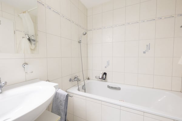 Moderne 1.5-Zimmerwohnung an ruhiger und zentraler Lage im Breitenpark 8