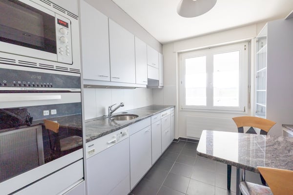 Einzigartige 3.5-Zimmerwohnung mit Aussenparkplatz 12