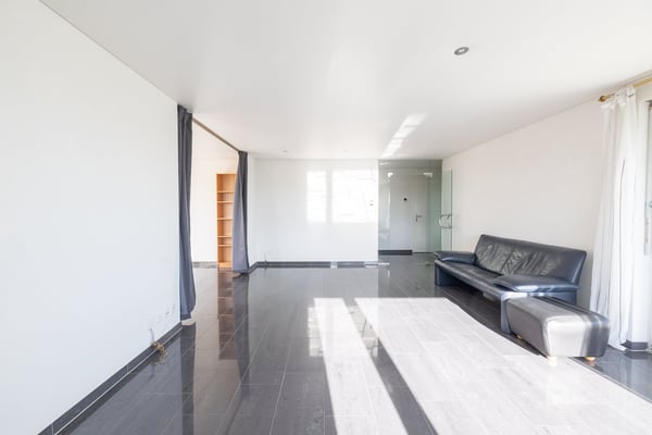Einzigartige 3.5-Zimmerwohnung mit Aussenparkplatz 2