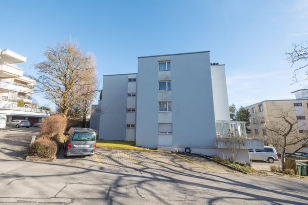 Einzigartige 3.5-Zimmerwohnung mit Aussenparkplatz 22