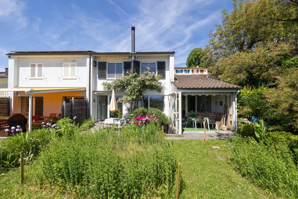 Charmantes Reiheneinfamilienhaus mit Gartenoase und Weitsicht 1