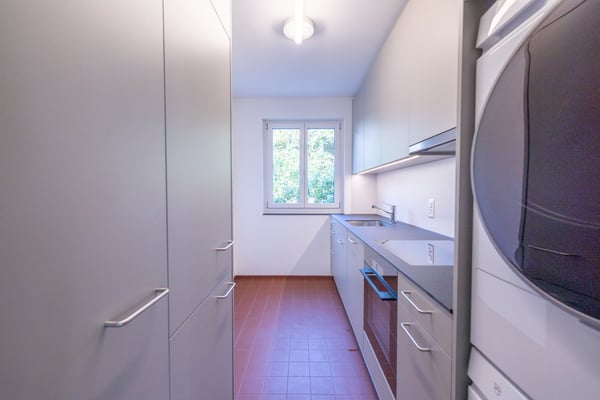 Erstbezug nach Kernsanierung: 2.5-Zimmerwohnung an ruhiger und zentraler Lage mit Aussenparkplatz 9