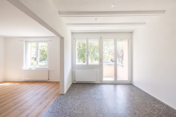 Erstbezug nach Kernsanierung: 2.5-Zimmerwohnung an ruhiger und zentraler Lage mit Aussenparkplatz 5