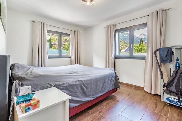 Dans les hauts de la Fusion : propriété rénovée de 450 m² avec surfaces habitables et commerciales 11