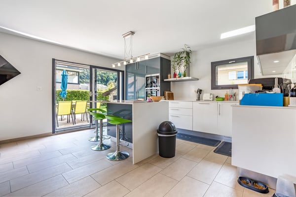 Dans les hauts de la Fusion : propriété rénovée de 450 m² avec surfaces habitables et commerciales 6